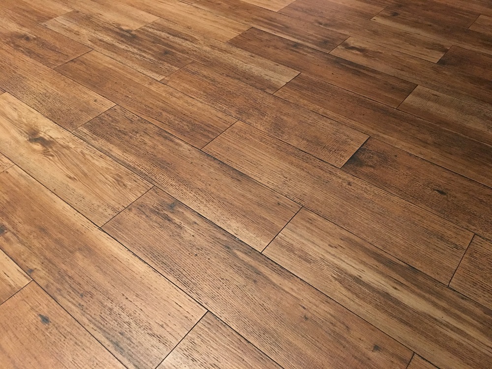 A 50/50 offset flooring pattern